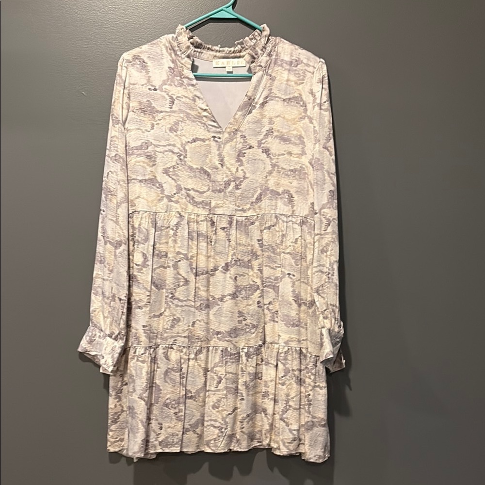 Elegant Cream and Gray Women's Dress